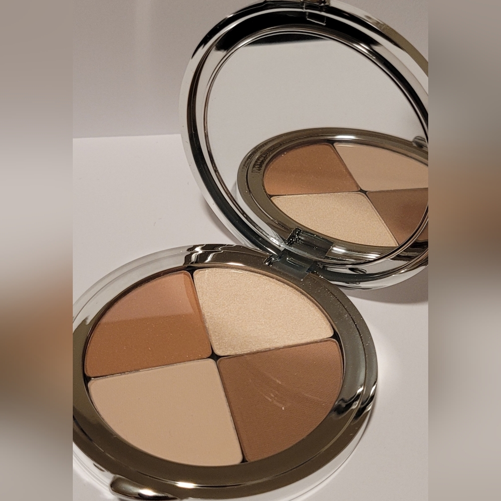 La Bella Donna Contour Compact BRAND NEW no box. BEAUTIFUL!! ❤️